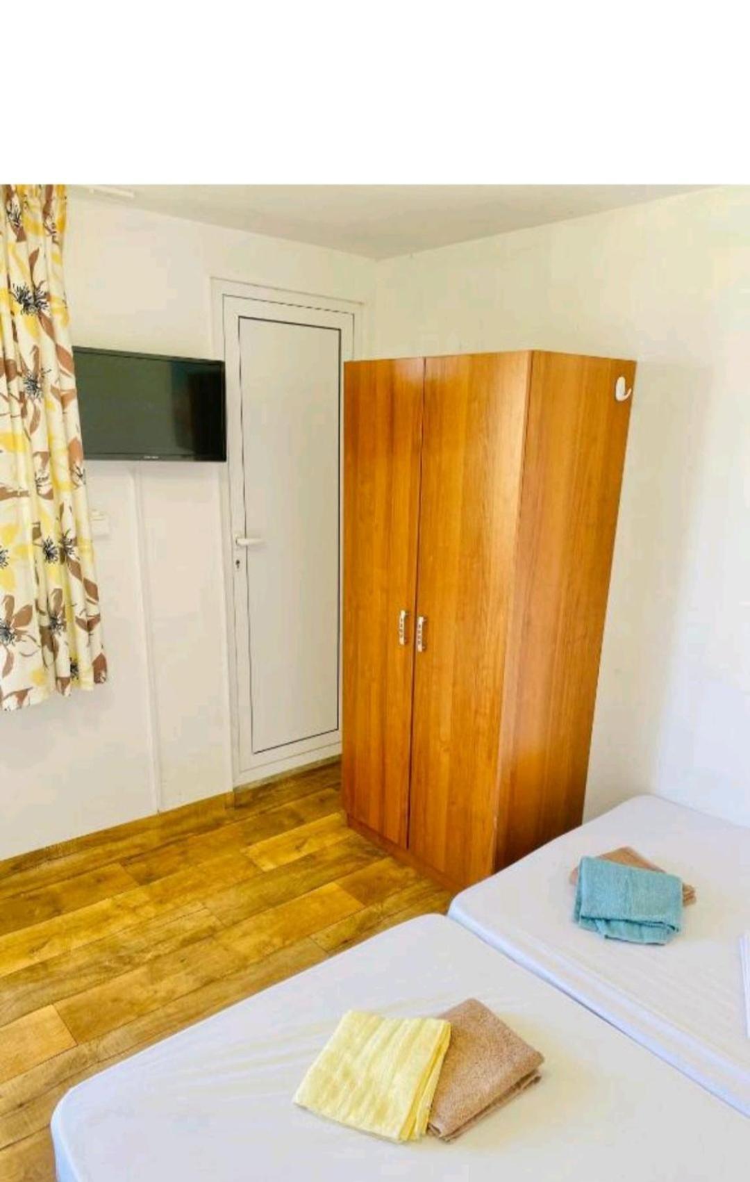 Krimski Guest House And Bungalows Byala  Extérieur photo