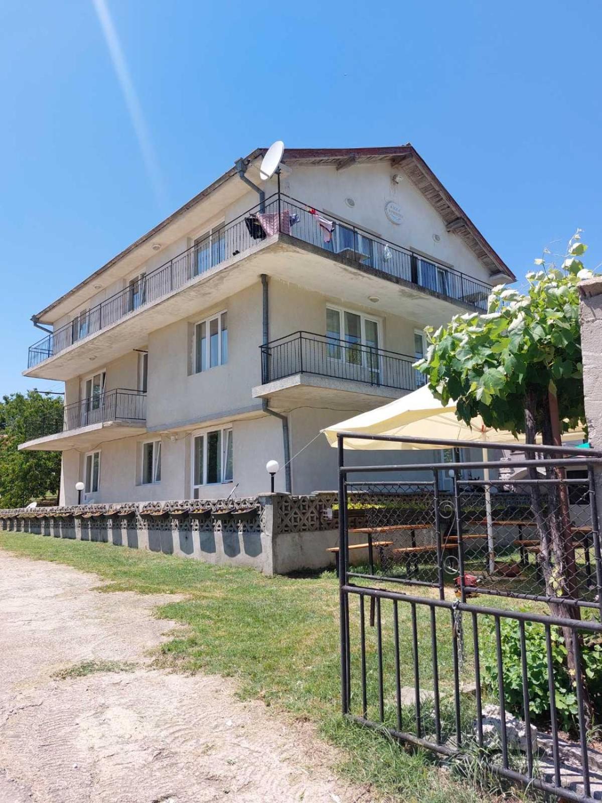 Krimski Guest House And Bungalows Byala  Extérieur photo